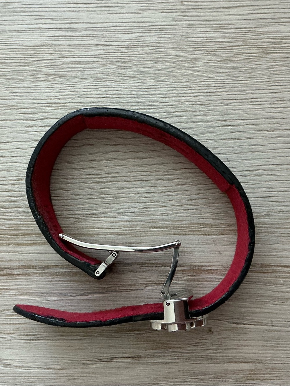 Louis Vuitton Black Leather Flower Snap Bracelet with Red Lining - Picture 3 of 7